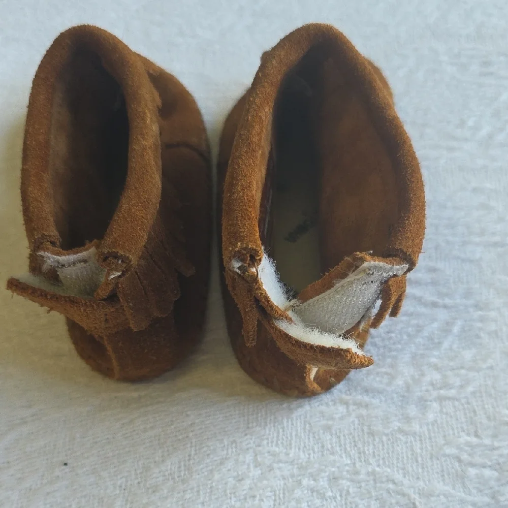 Minnetonka Brown Suede Fringe Kids Moccasins, Soft Sole, Size 5